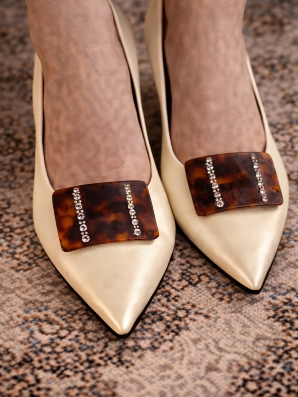 Vintage TortoiseShell Shoe Clips with Rhinestones - Picture 2 of 11